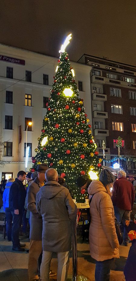 Vánoční strom na Tylově náměstí v Praze