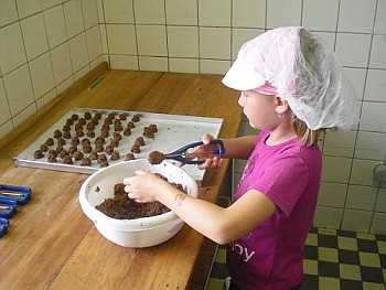 Výroba čoko-kokosek